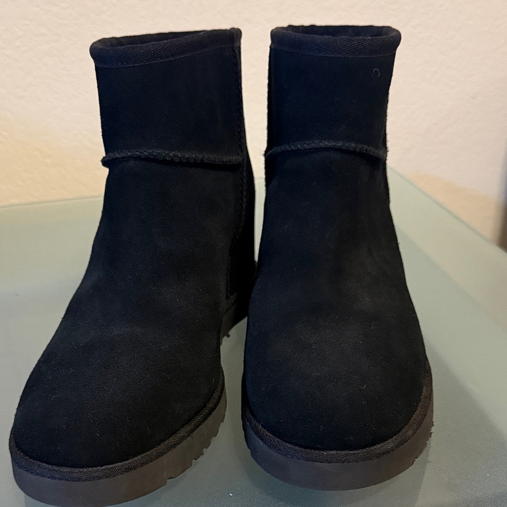 UGG Woman’s classic Femme Wedge Hidden Platform Suede Midnight Ankle Boots - Picture 5 of 9